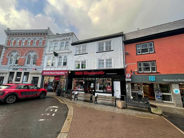 2 Bedroom Flat To Rent In Broad Street, Launceston, Cornwall PL15