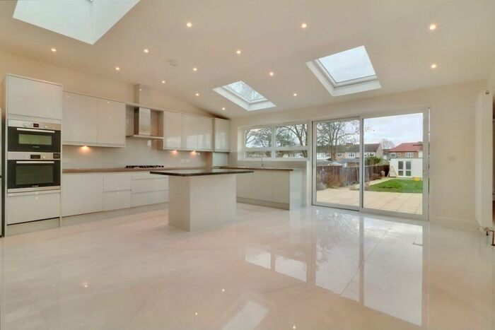 4 Bedroom Terraced House To Rent In Rowland Avenue, Harrow, HA3