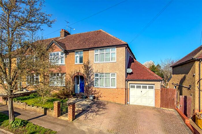 4 Bedroom Semi Detached House For Sale In Lea Road, Harpenden, Hertfordshire, AL5