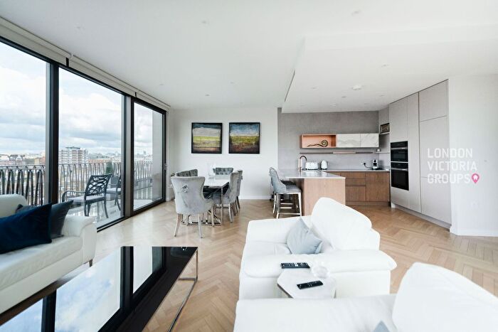 2 Bedroom Flat To Rent In Hampton House, Michael Road, SW6