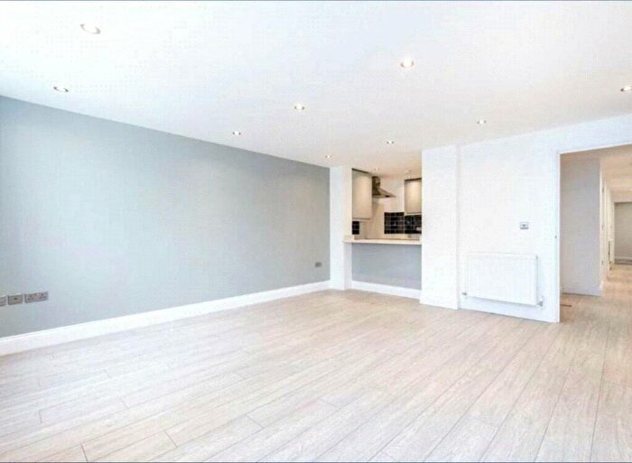 2 Bedroom Apartment To Rent In Colney Hatch Lane, London, N10