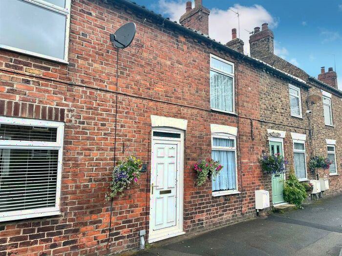 2 Bedroom Cottage For Sale In Main Street, Long Riston, Hull, HU11
