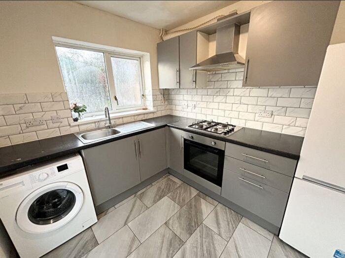 3 Bedroom Semi-detached House To Rent In Cowdray Close, Leamington Spa, CV31