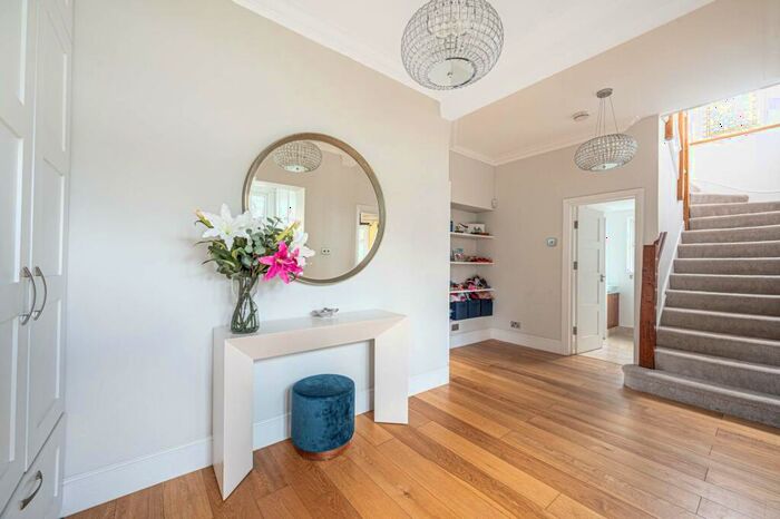 5 Bedroom Semi-Detached House To Rent In Hodford Road, Golders Green, London, NW11