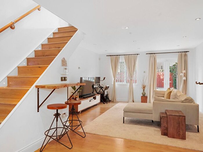 2 Bedroom Flat To Rent In Royal Docks, E16