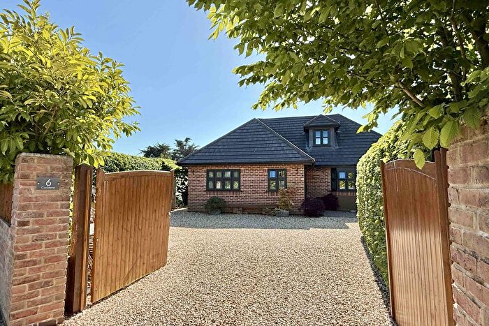 4 Bedroom Detached House For Sale In Linbrook Court, Ringwood, BH24