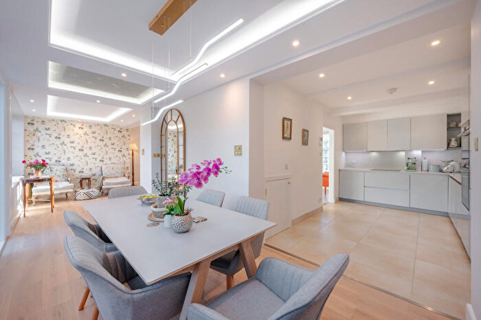 3 Bedroom Detached House To Rent In Wildwood Road, Hampstead Garden Suburb, NW11