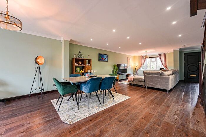 4 Bedroom Semi Detached House For Sale In Burnt Ash Lane, Bromley, BR1