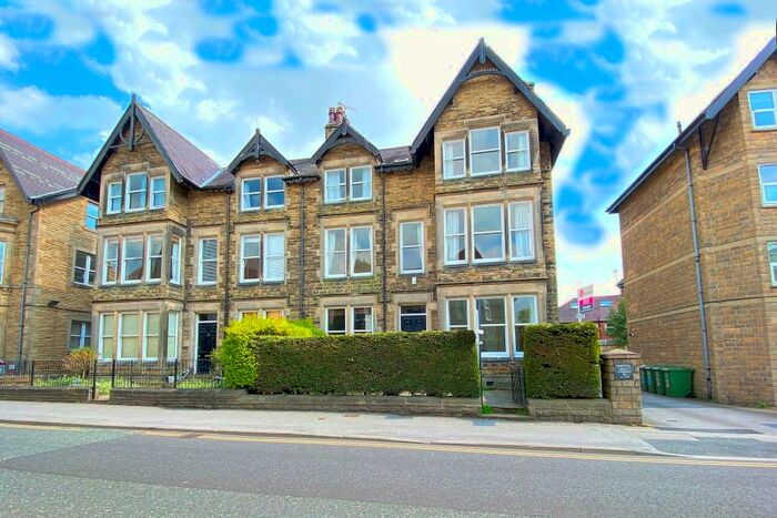 2 Bedroom Flat To Rent In East Parade, Harrogate, HG1