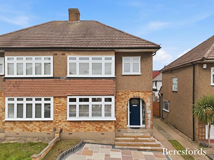 3 Bedroom Semi-Detached House For Sale In Severn Drive, Upminster, RM14