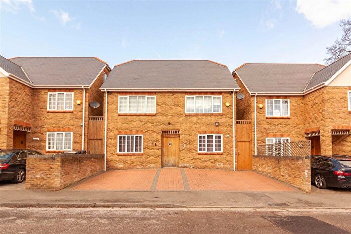 4 Bedroom Detached House To Rent In Goldsmiths Close, London, W3