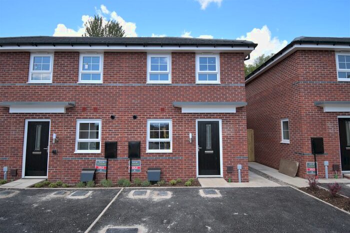 2 Bedroom Mews To Rent In Longwall Drive, Ince-In-Makerfield, Wigan, WN2