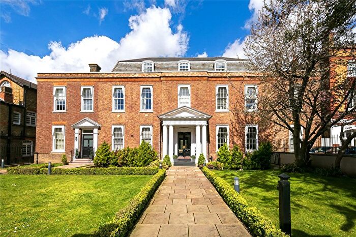 2 Bedroom Flat For Sale In Mortlake High Street, East Sheen, SW14