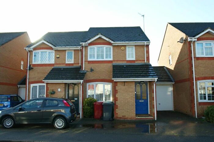 3 Bedroom House To Rent In Oldway Lane, Cippenham, SL1