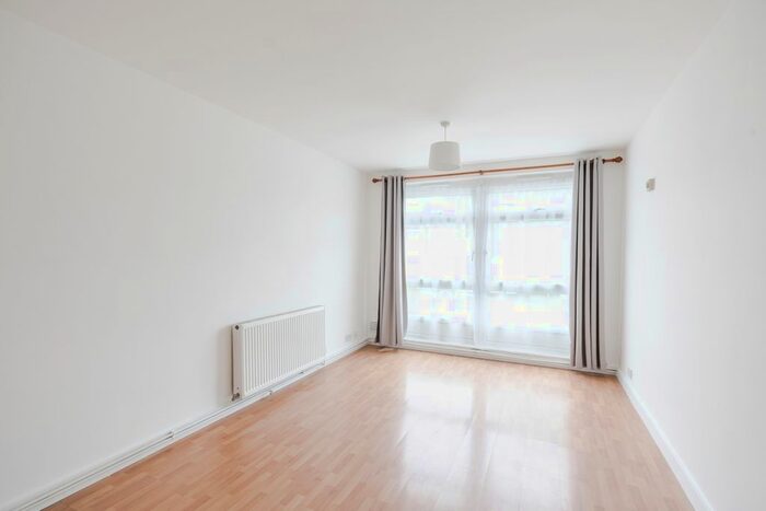 1 Bedroom Flat To Rent In Arnal Crescent, London, SW18