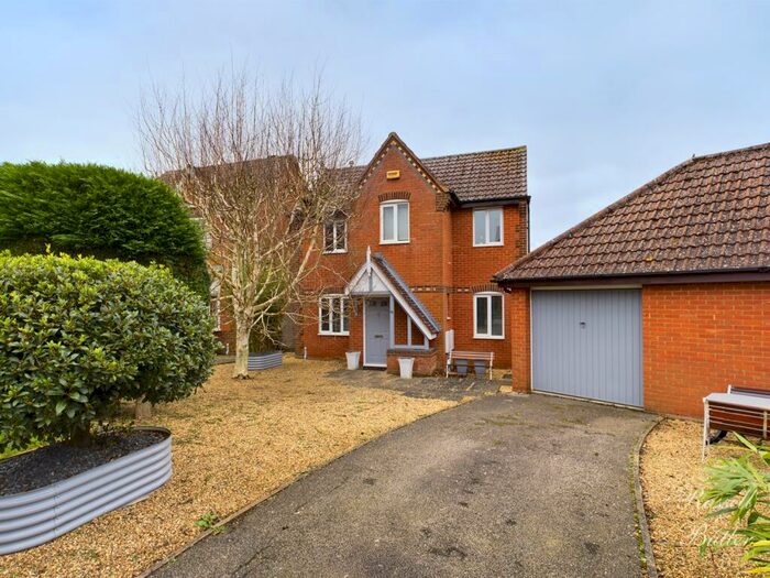 3 Bedroom Detached House To Rent In The Maltings, Tingewick, MK18