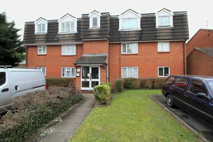 Studio To Rent In Vincenzo Close, North Mymms, Hatfield, AL9