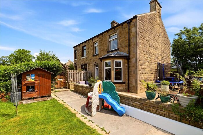 3 Bedroom Semi-Detached House For Sale In Hayfield View, Salterforth, Barnoldswick, Lancashire, BB18