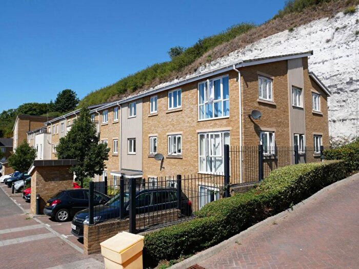 2 Bedroom Flat To Rent In Ward View, Chatham, ME5