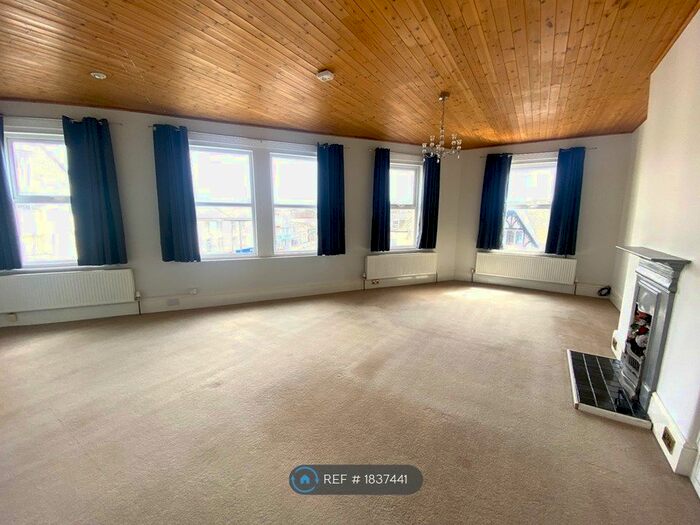 2 Bedroom Flat To Rent In Imperial Road, Exmouth, EX8