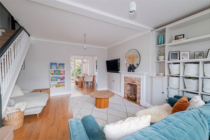 3 Bedroom Detached House For Sale In Courtlands Avenue, London, SE12