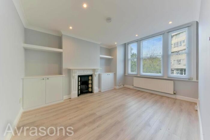 2 Bedroom Flat To Rent In Grantham Road, London, SW9