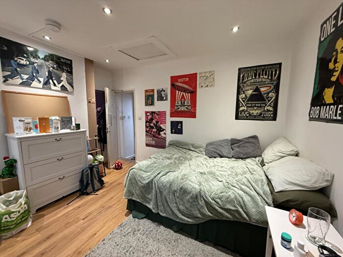 5 Bedroom Terraced House To Rent In Lenton Boulevard: Bedroom En-suite, NG7