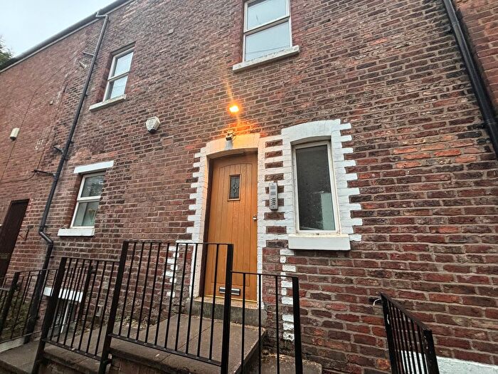 2 Bedroom Flat To Rent In Gibsons Road, Stockport, SK4