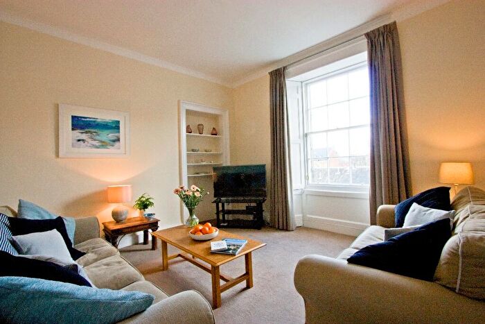 2 Bedroom Flat To Rent In St Stephen Place, Stockbridge, Edinburgh, EH3