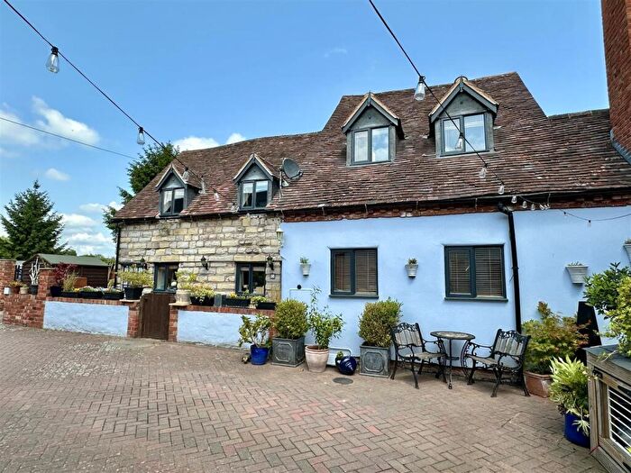 3 Bedroom Character Property For Sale In Swan Street, Alcester, B49