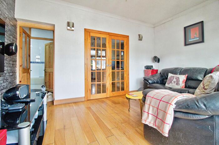 3 Bedroom Semi-Detached House For Sale In Dominion Drive, Romford, RM5
