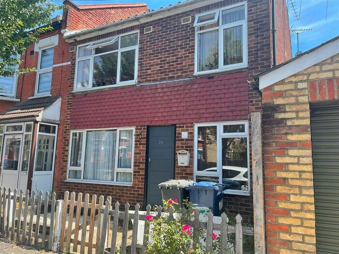 2 Bedroom Flat To Rent In Derby Avenue, North Finchley, N12