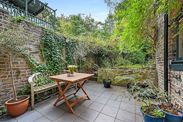 2 Bedroom Flat For Sale In Grange Park, London, W5