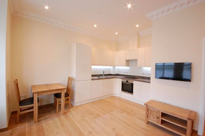 1 Bedroom Apartment To Rent In Castle Crescent, Reading, RG1