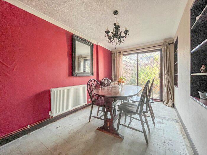 3 Bedroom Terraced House For Sale In The Chantrys, Farnham, Surrey, GU9