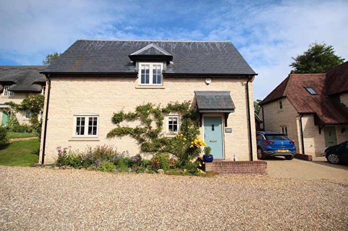 3 Bedroom Detached House To Rent In Orchard Close, Pavenham, Beds, MK43