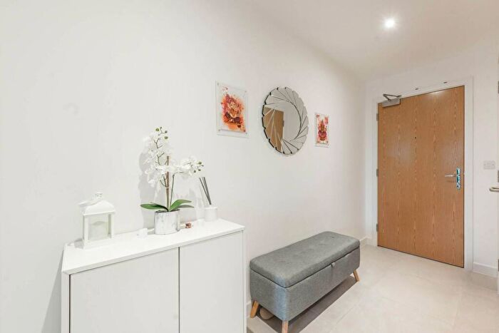 1 Bedroom Flat For Sale In Alexandra Avenue, Rayners Lane, Harrow, HA2