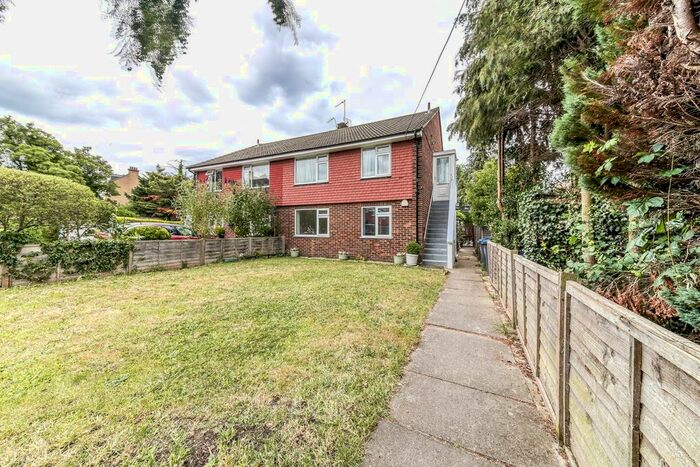 2 Bedroom Maisonette To Rent In Teevan Close, Croydon, CR0