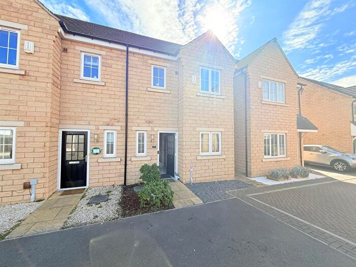 3 Bedroom Town House For Sale In Imperial Close, Wakefield, WF2