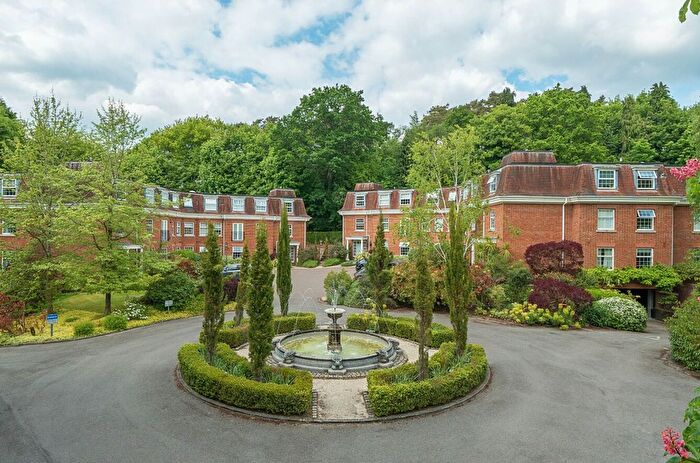 2 Bedroom Flat For Sale In Hindhead Road, Haslemere, GU27