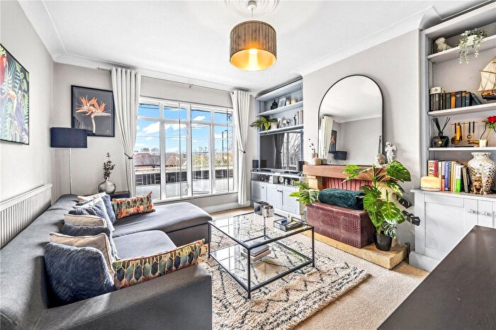 2 Bedroom Flat To Rent In Chertsey Road, St Margarets, TW1