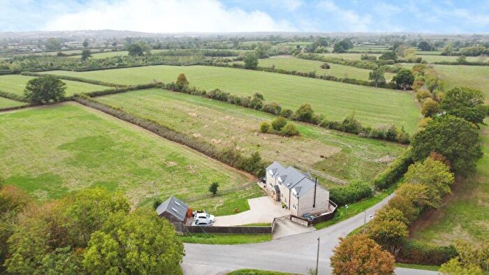 4 Bedroom Detached House For Sale In Hayes Knoll, Purton Stoke, SN5