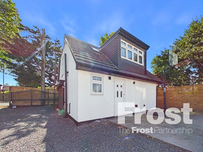 Studio To Rent In Langley Broom, Slough, Berkshire, SL3