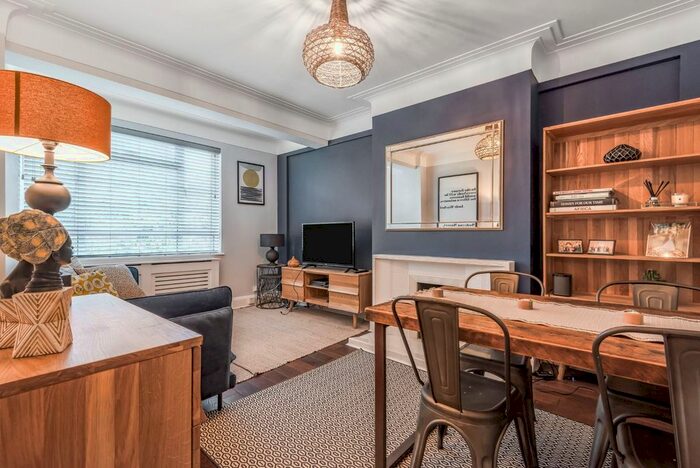 2 Bedroom Flat To Rent In Woodside, Wimbledon, SW19