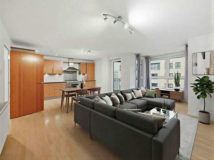 1 Bedroom Flat For Sale In / Portland Gardens, The Shore, Edinburgh, EH6