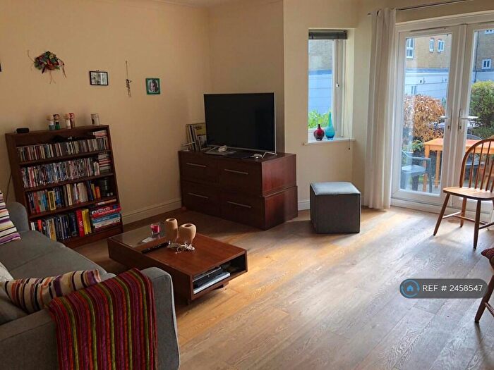 2 Bedroom Flat To Rent In Shoreditch, London, E2