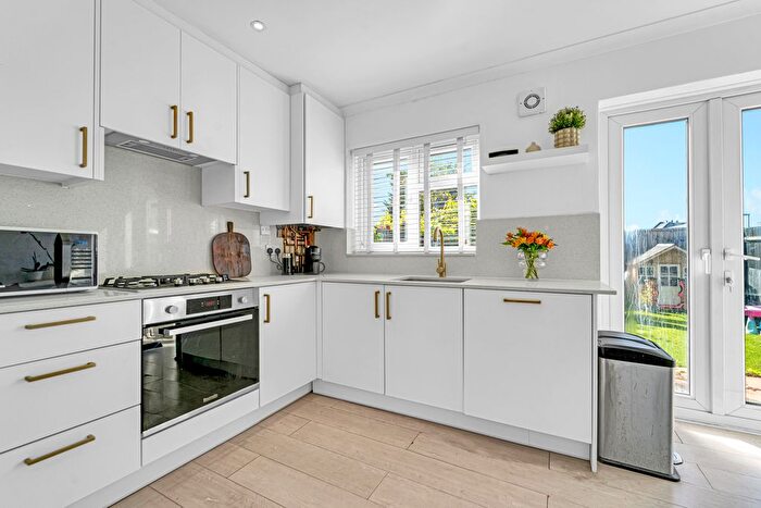 2 Bedroom End Terrace House For Sale In Ravensbourne Avenue, Staines-Upon-Thames, TW19