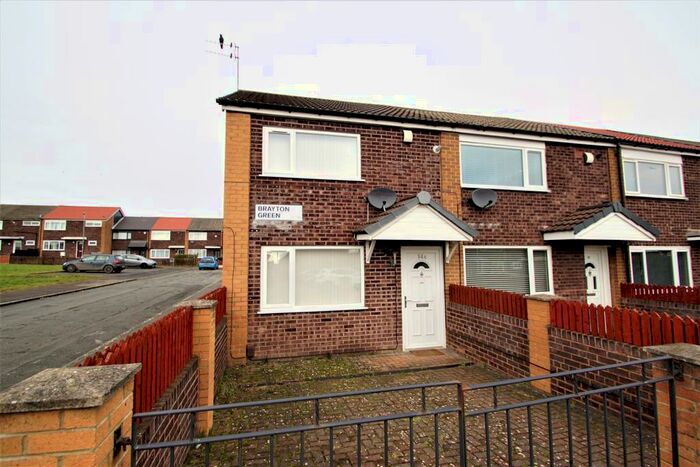 2 Bedroom Town House To Rent In Brayton Green, Leeds, LS14