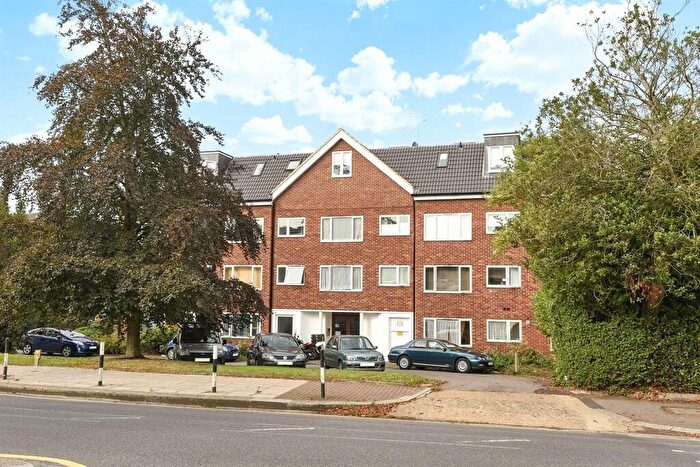 Apartment To Rent In Finchley Lodge, North Finchley, London, N12