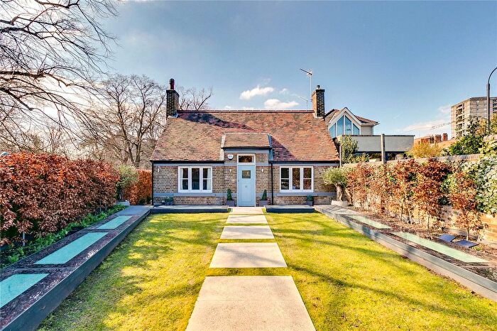 4 Bedroom Property To Rent In Margravine Gardens, Barons Court, W6